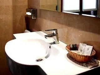 De La Place Des Alpes Hotel Parigi