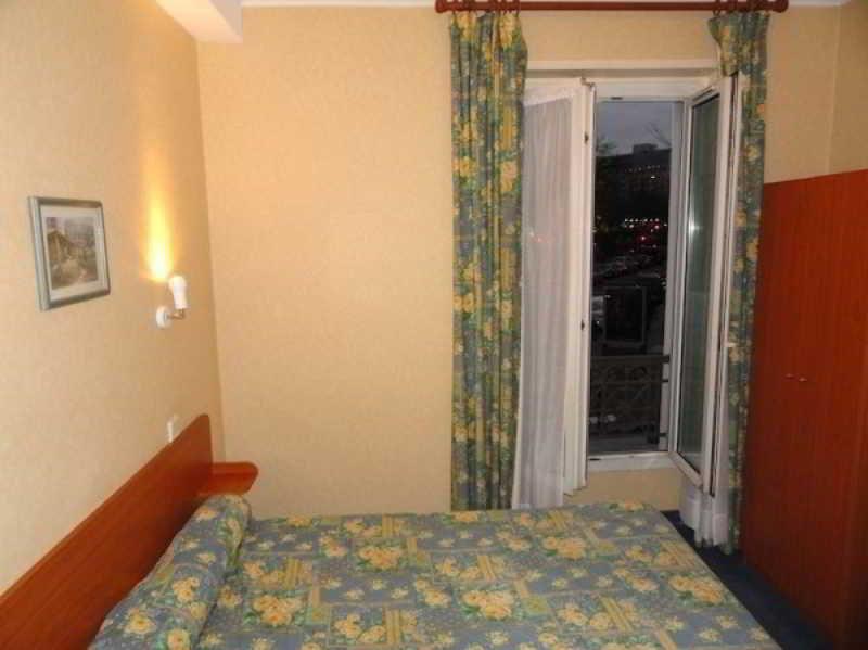 De La Place Des Alpes Parigi