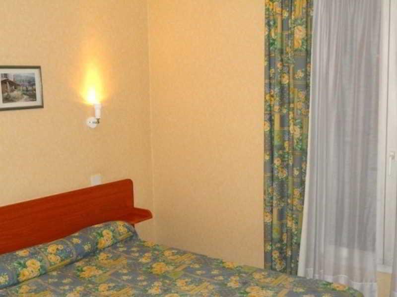 De La Place Des Alpes Hotel Paris