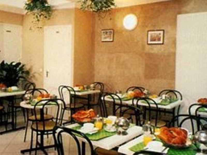 De La Place Des Alpes Hotel 2*