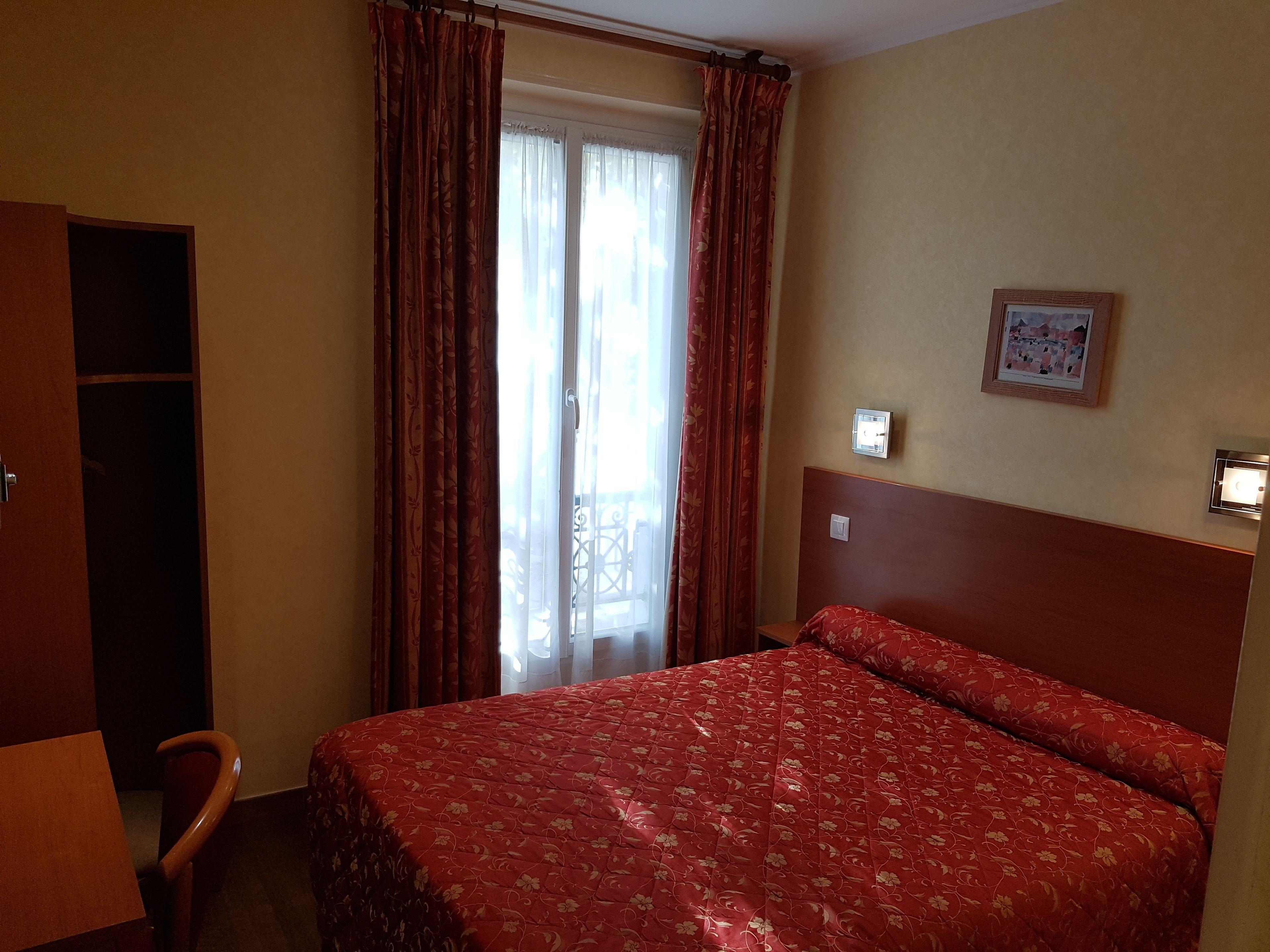 De La Place Des Alpes 2*