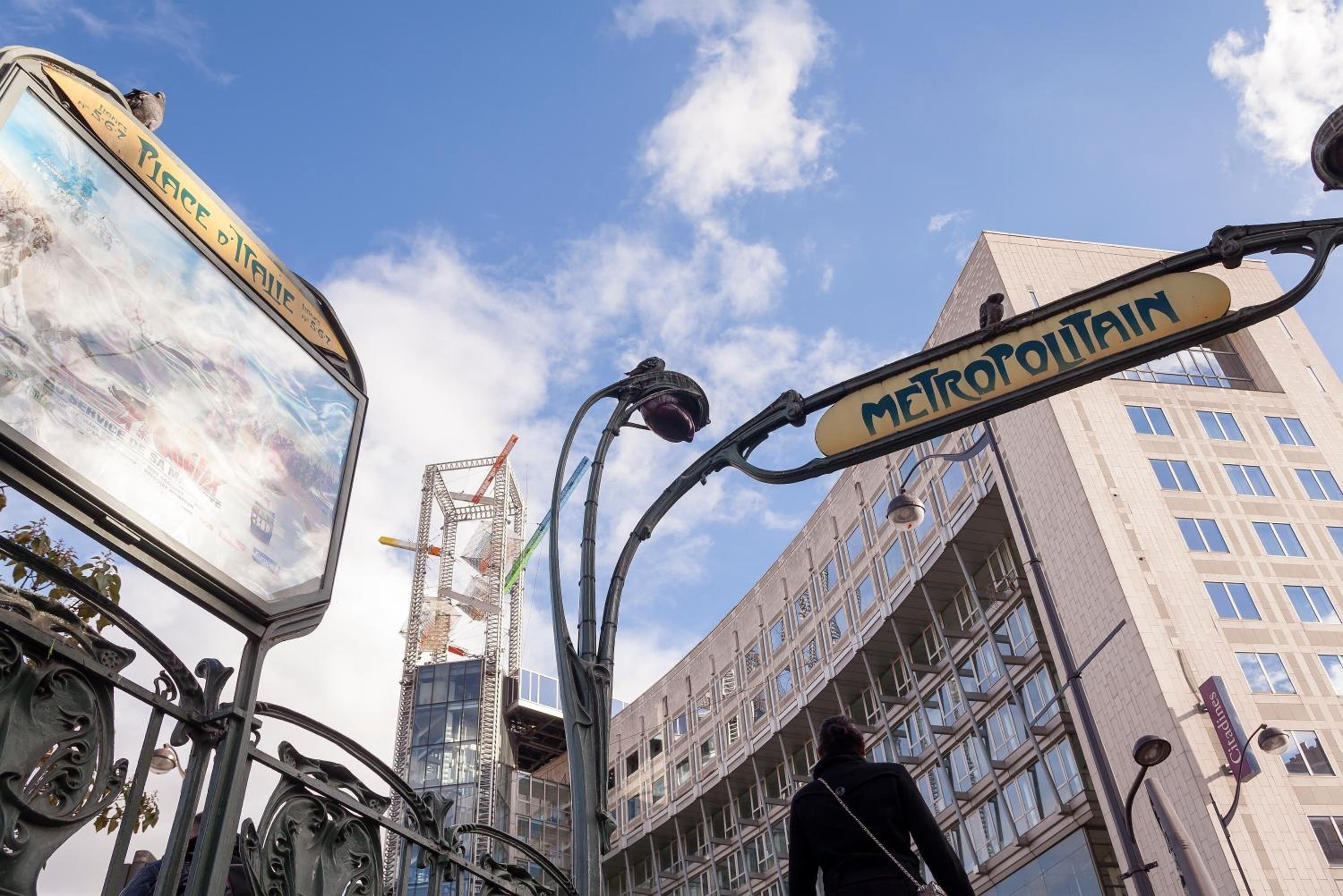 De La Place Des Alpes