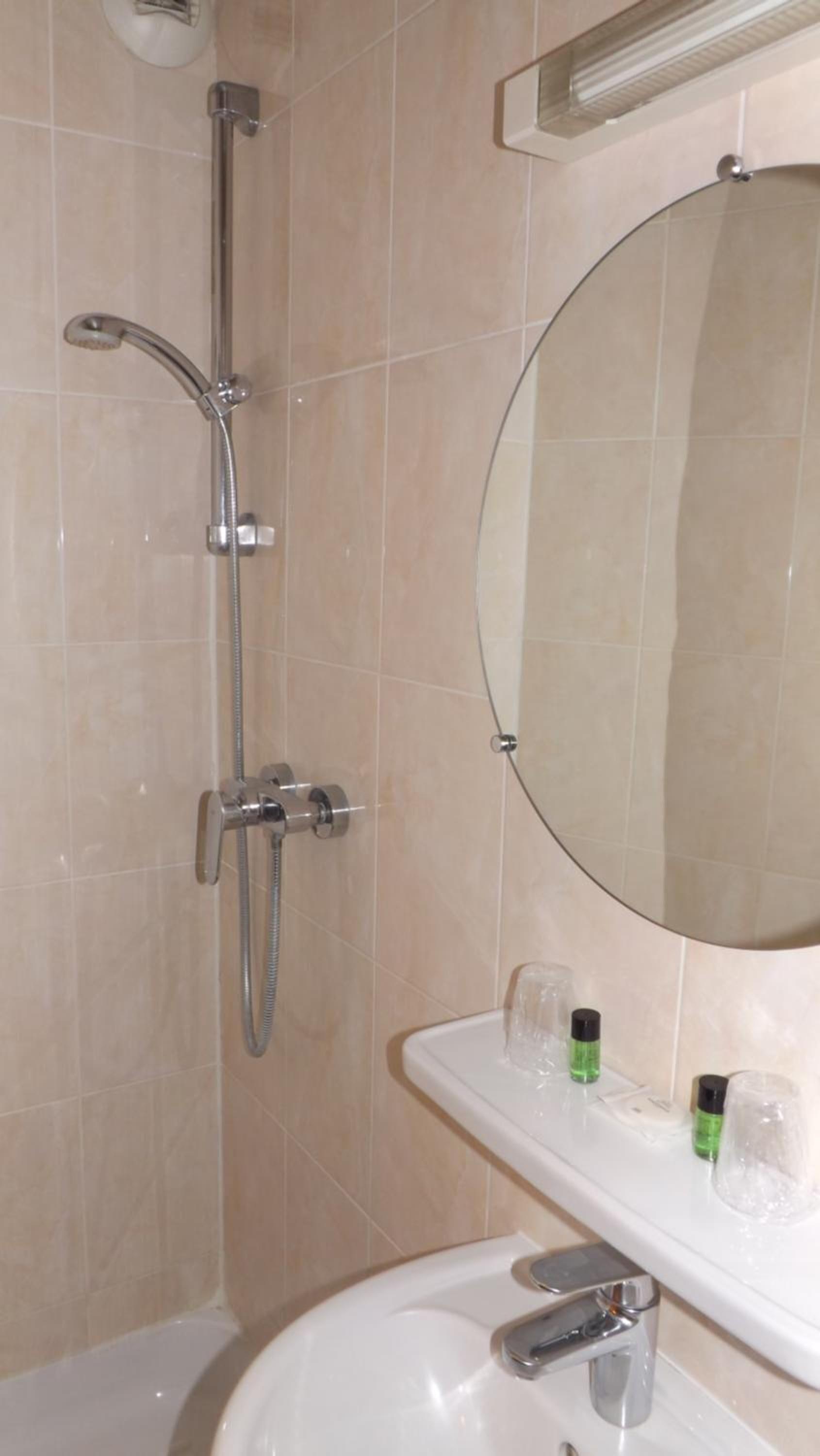 Hotel De La Place Des Alpes 2*