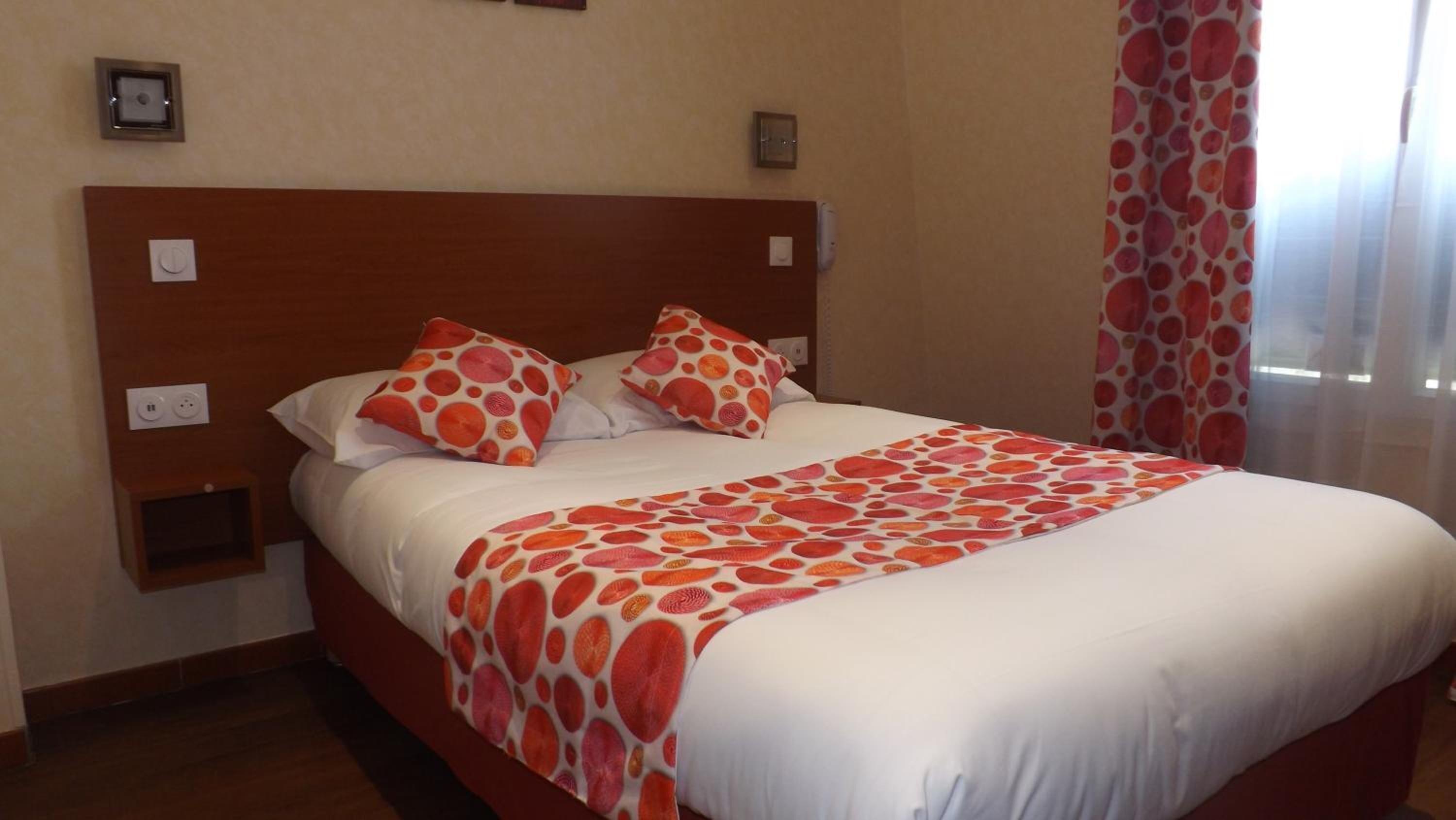 De La Place Des Alpes 2*