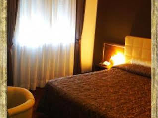 De La Place Des Alpes 2*