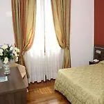 Hotel De La Place Des Alpes