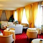 Hotel De La Place Des Alpes